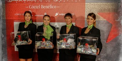 Azafatas con las urnas de recaudación en 2016